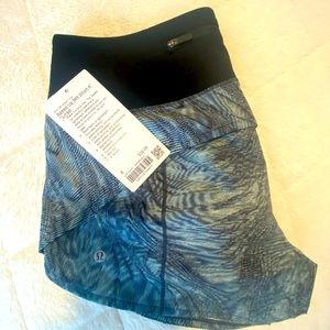 NWT lululemon Swift Speed MidRise 4” shirts Lined size 8 DWMM/BLK